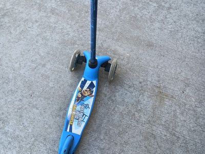Paw Patrol Chase 3-Wheel Kids Scooter Blue/Yellow - Durable Toddler Ride-On Toy