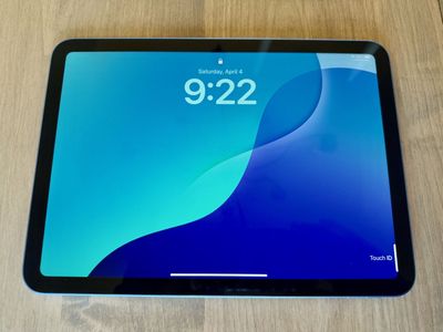 Like New iPad (A16) 128GB – Apple Case + Warranty