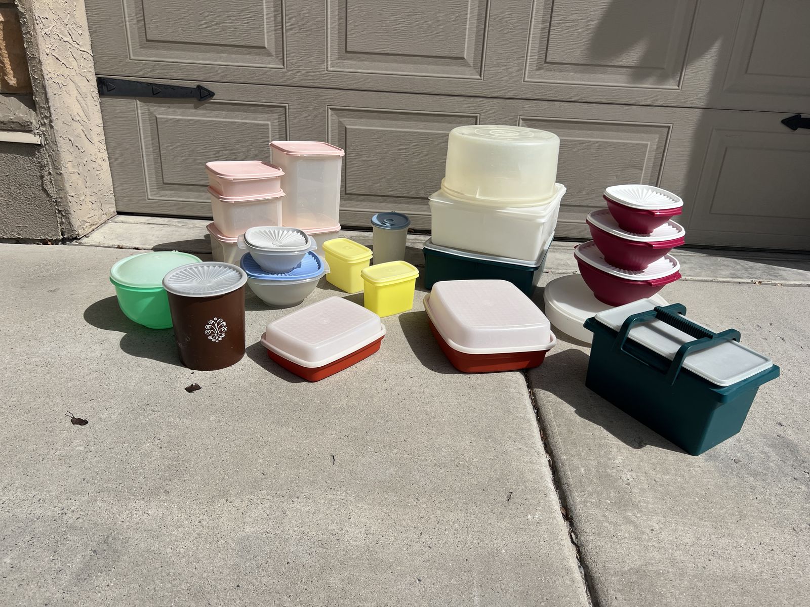 Assorted Tupperware