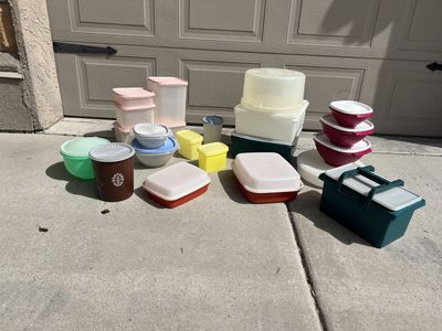 Assorted Tupperware