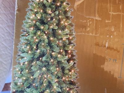 Jaclyn Smith Today 7 ft Stratford Slim Pine Tree with 500 Lights