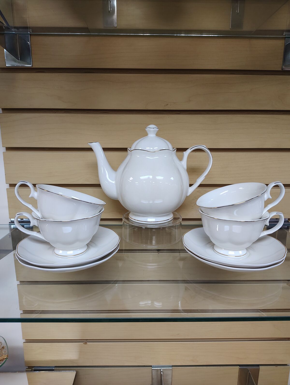 9pc Porcelain Tea / Coffee set ( NEW ) white & gold. Scallop shape