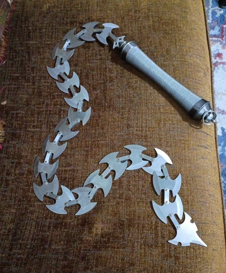 Razor chain whip