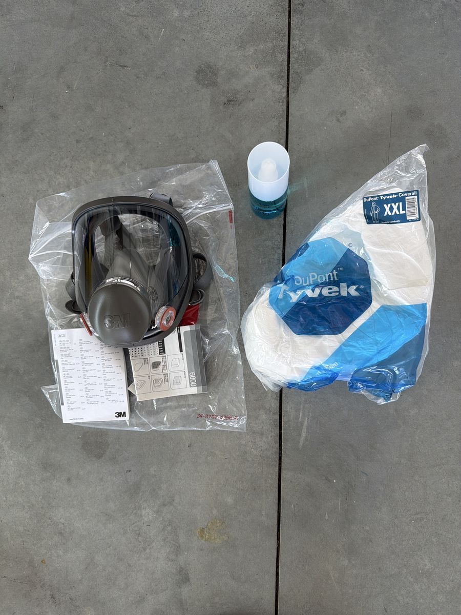 3M Full Face Mask Respirator (6000 Series) & DuPont Tyvek Suit Bundle