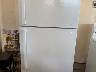 Insignia Refrigerator (18 Cu. Ft.)