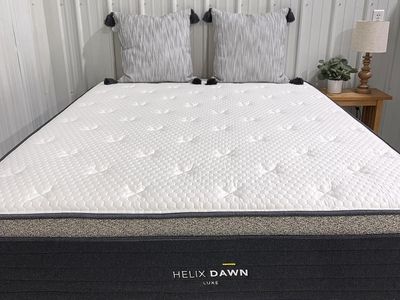 Helix, Luxe Dawn, Queen Size, Cover: GlacioTex Cooling Cover, Top Layer: ErgoAlign Layer Like New