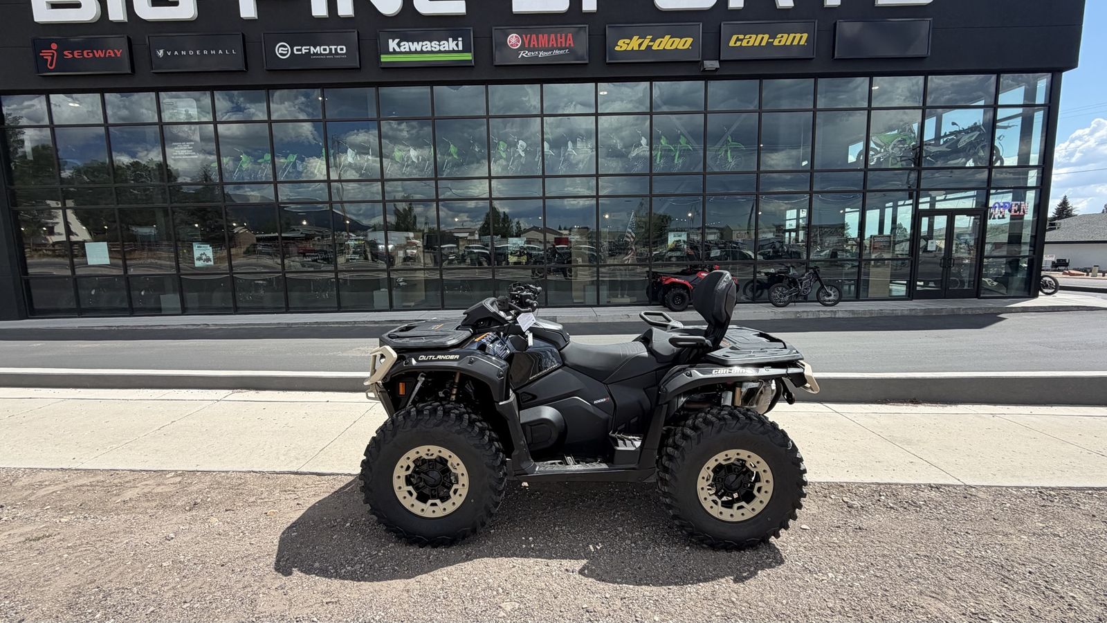2026 Can-Am Outlander MAX Backcountry 1000R Black ATV 2-Up Seating