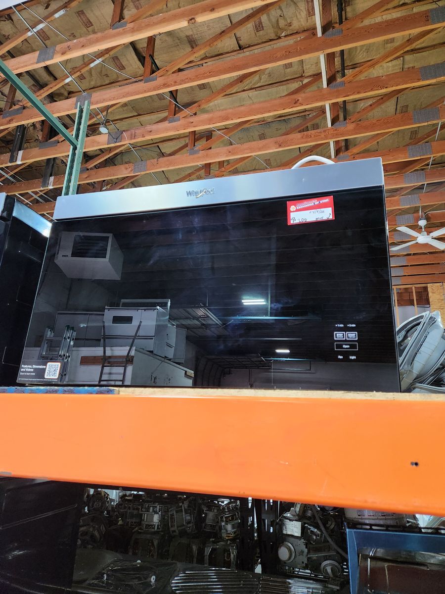 BEAUTIFUL WHIRLPOOL STAINLESS STEEL OVER THE RANGE MICROWAVE