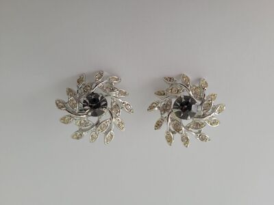 Sarah Coventry Clip On Earrings