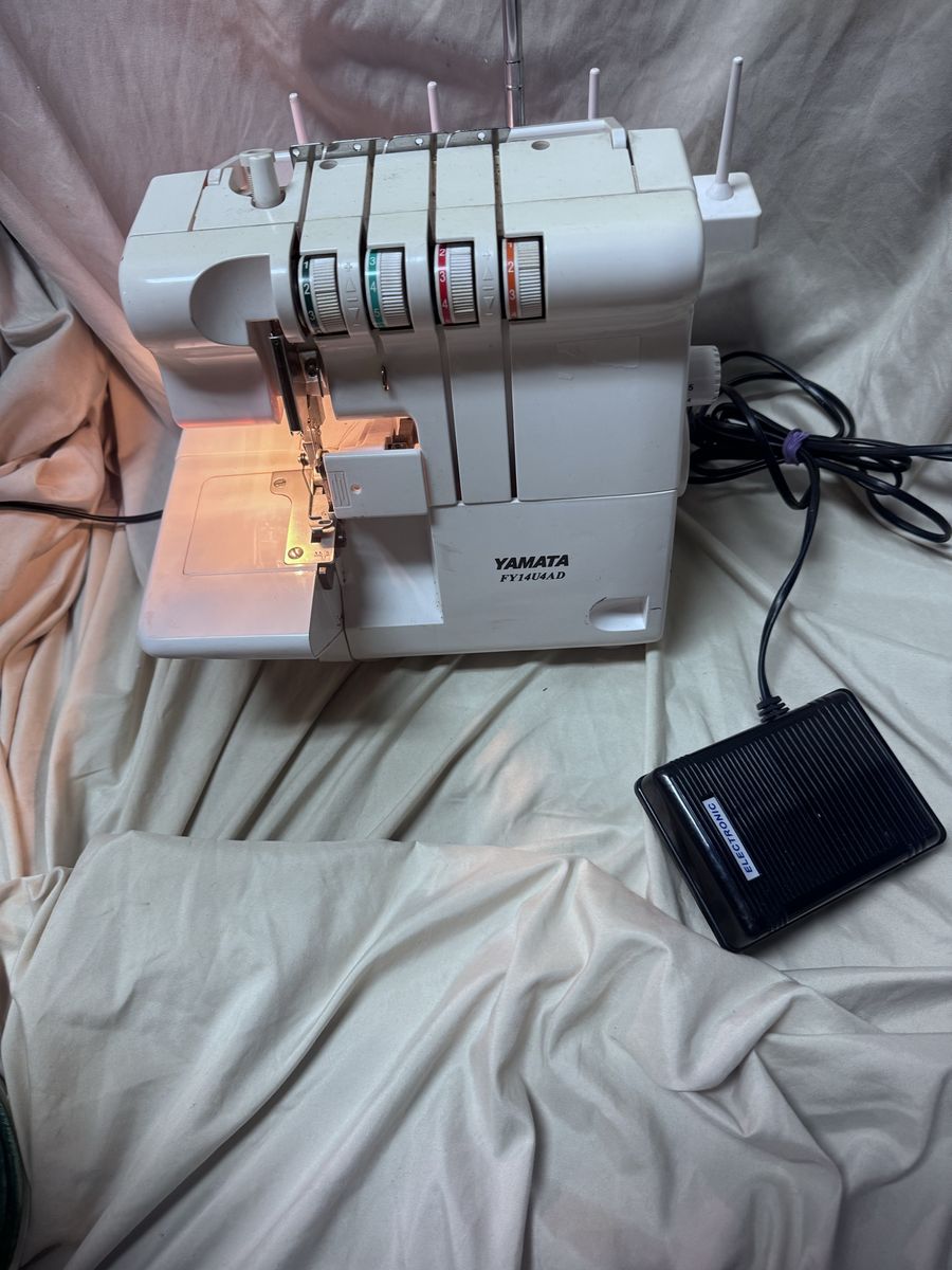 Yamata FY14U Serger