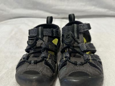 Keen toddler, size 9 grey washable, hiking sandals