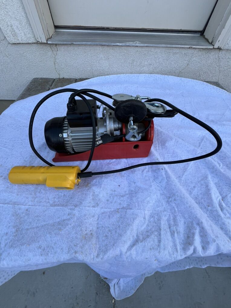 Pittsburgh 220/440lb Winch