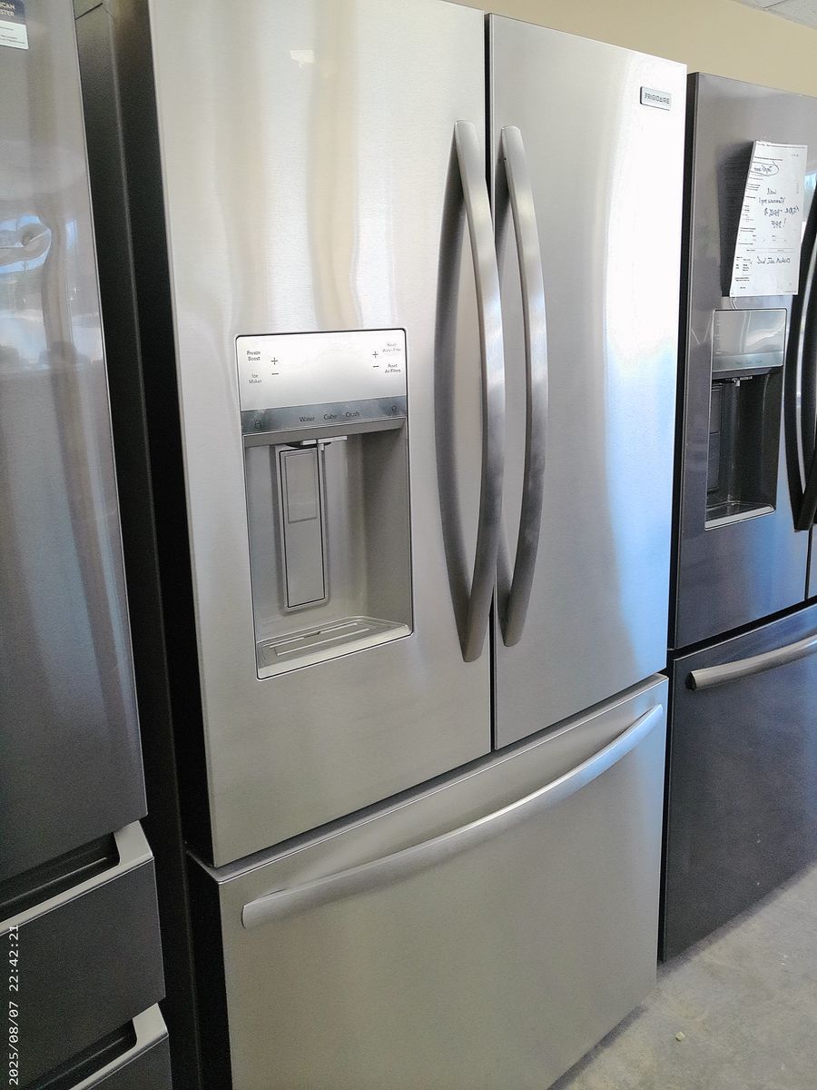 New 28 cf Stainless French Door Refrigerator~1 Year Factory Warranty