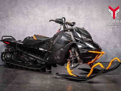 2023 Ski-Doo Summit® X® 850 E-TEC Turbo R 165 SS H_Al Powder 3.0_4.5 Blk