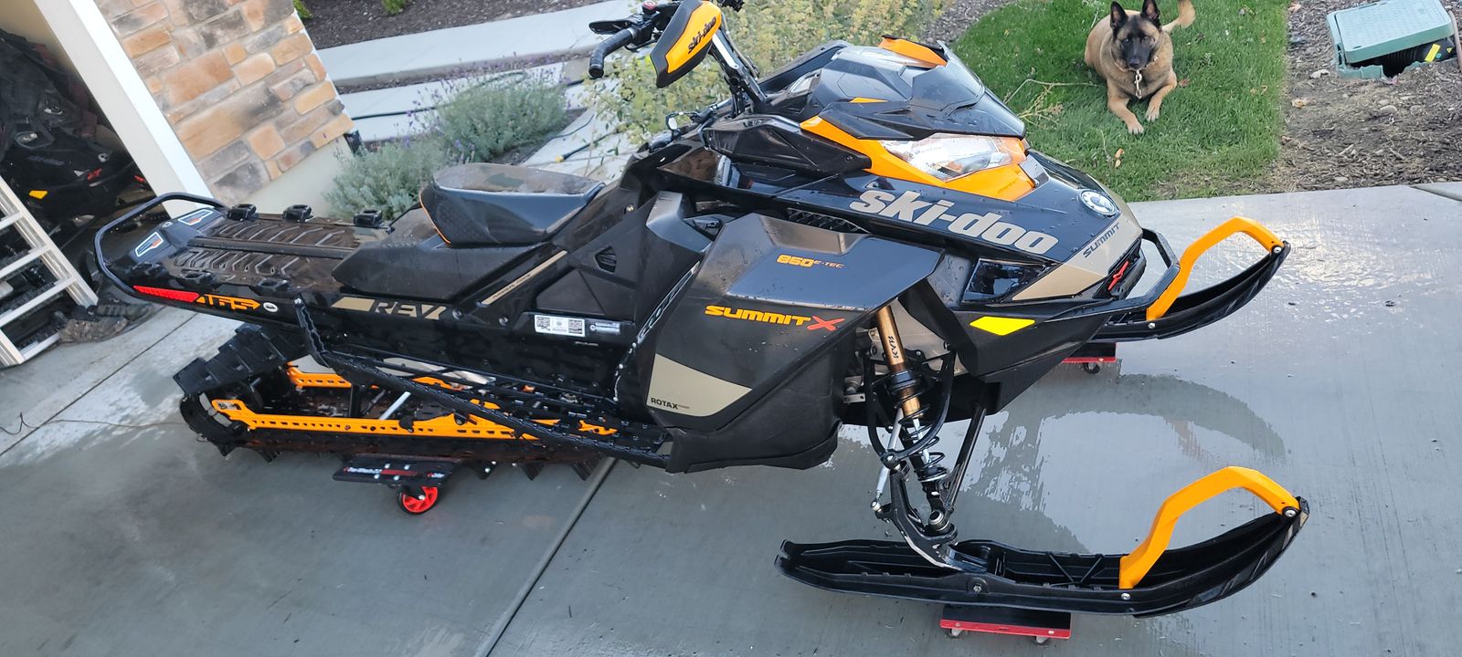 2020 Skidoo 850 Summit X With Expert Package with shot start & 3 inch lug.
