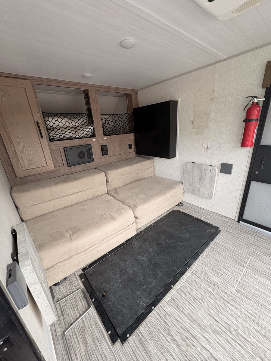 Main image 8