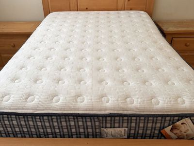 Broyhill Pine Wood Full Sized Bed Frame with Headboard, Footboard, Mattress, Boxspring & 2 Nightstands