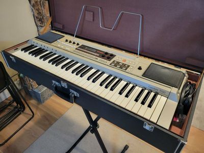 Casio CT-7000 Casiotone 7000 Stereo Digital Synthesizer & Analog Drum Machine Keyboard Workstation. Tested. Hard Case included.