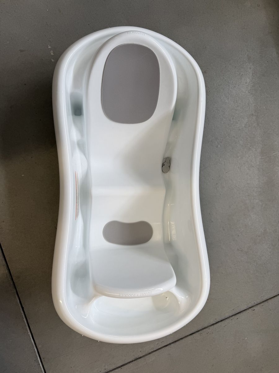 Baby bathtub