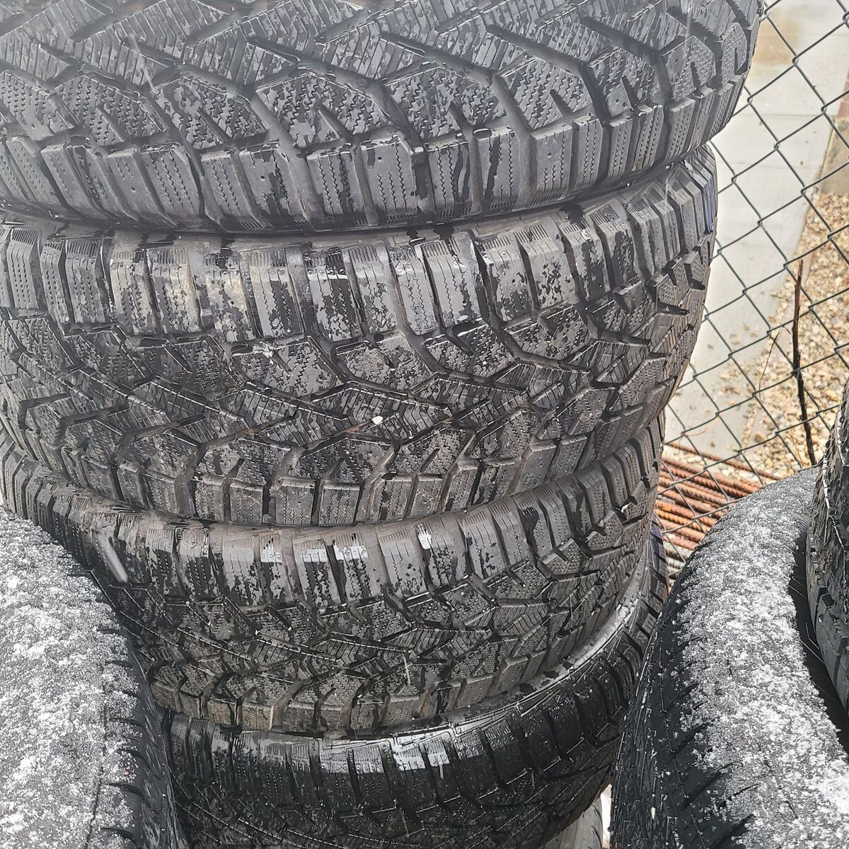 225/60/18 GENERAL ALTIMAX ARCTIC12 SNOW TIRES