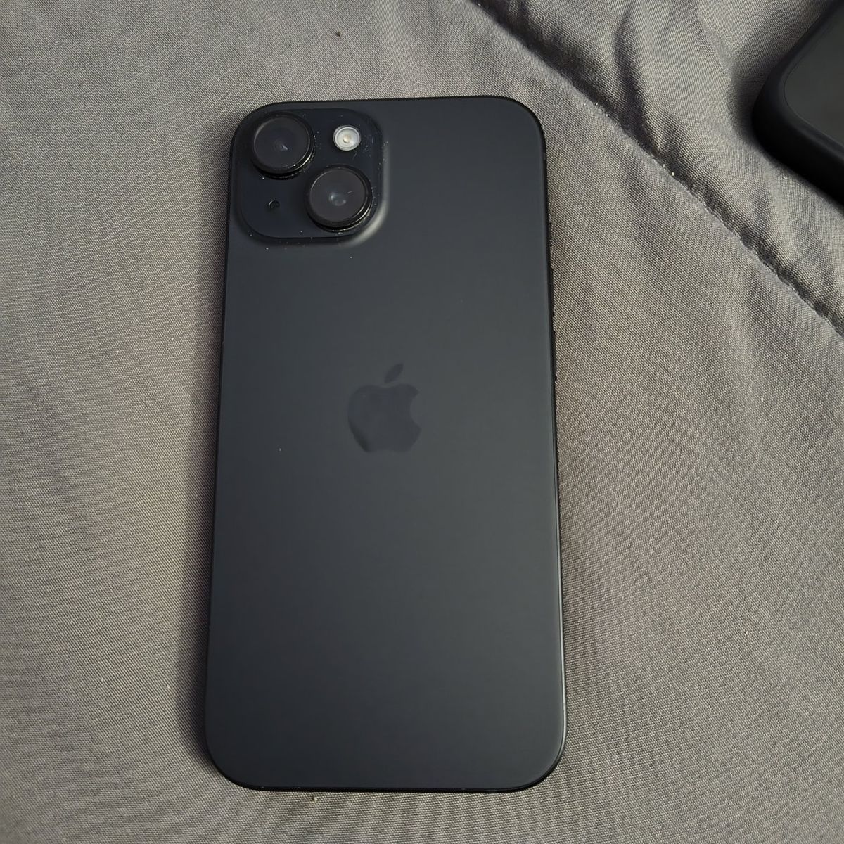 iPhone 15 (T-Mobile) + Apple Watch SE 2 (44mm) bundle