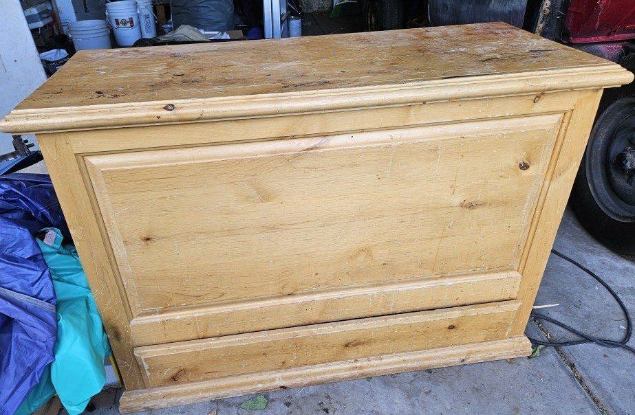 Wooden Hope Chest / Blanket Box - Rustic Storage with lid, Solid Wood Construction