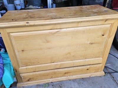 Wooden Hope Chest / Blanket Box - Rustic Storage with lid, Solid Wood Construction