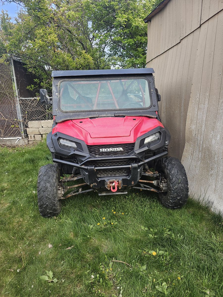 Honda pioneer 1000