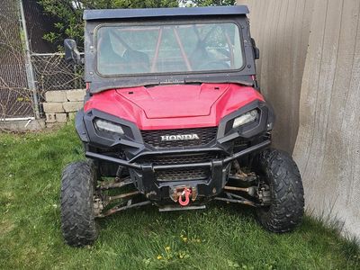 Honda pioneer 1000