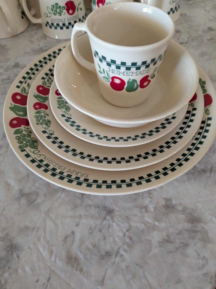 Vintage Corning Ware Country Festival Farm Fresh Dinnerware Set Plates Bowls Mug's 