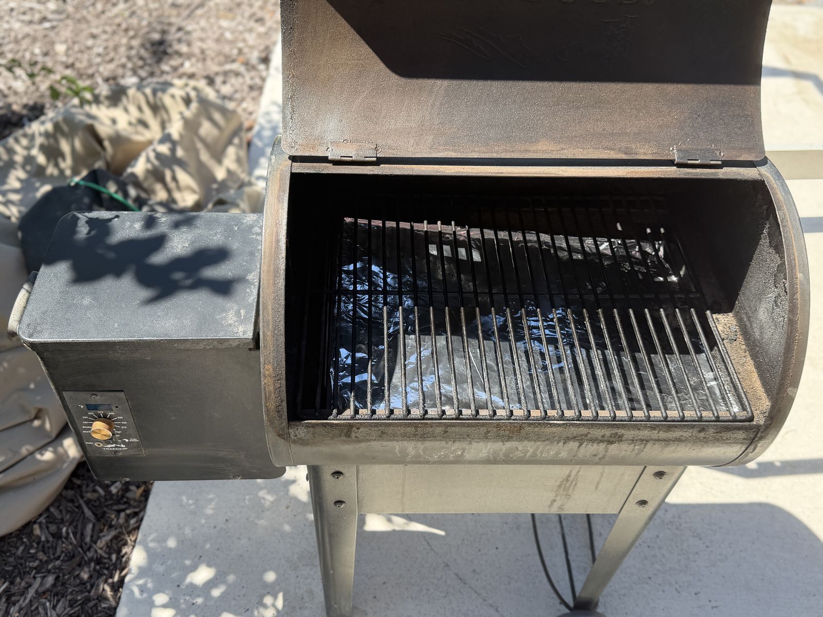 Traeger Pellet Grill and Smoker with Digital Temperature Controller