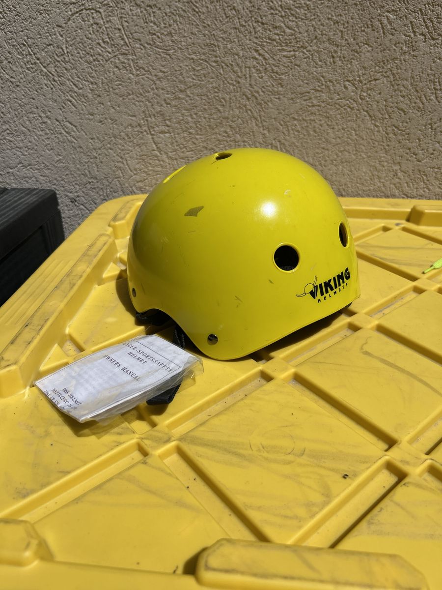 Skateboard helmet