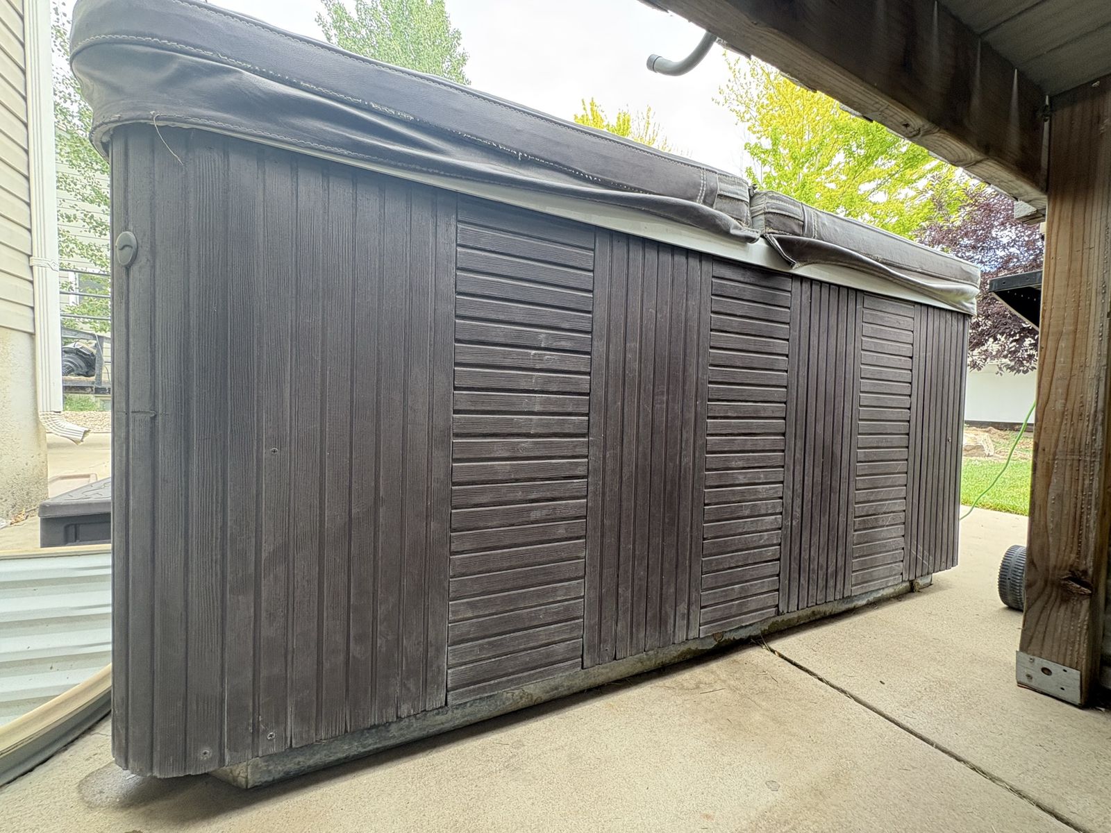 Used Hot Tub/Spa - AquaTerra 240 V