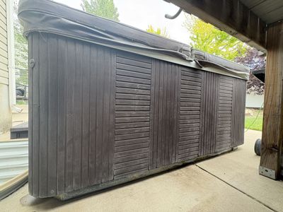 Used Hot Tub/Spa - AquaTerra 240 V