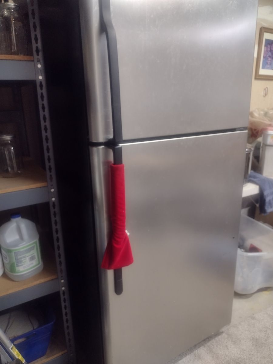 General Electric Top-Freezer Stainless Steel Refrigerator