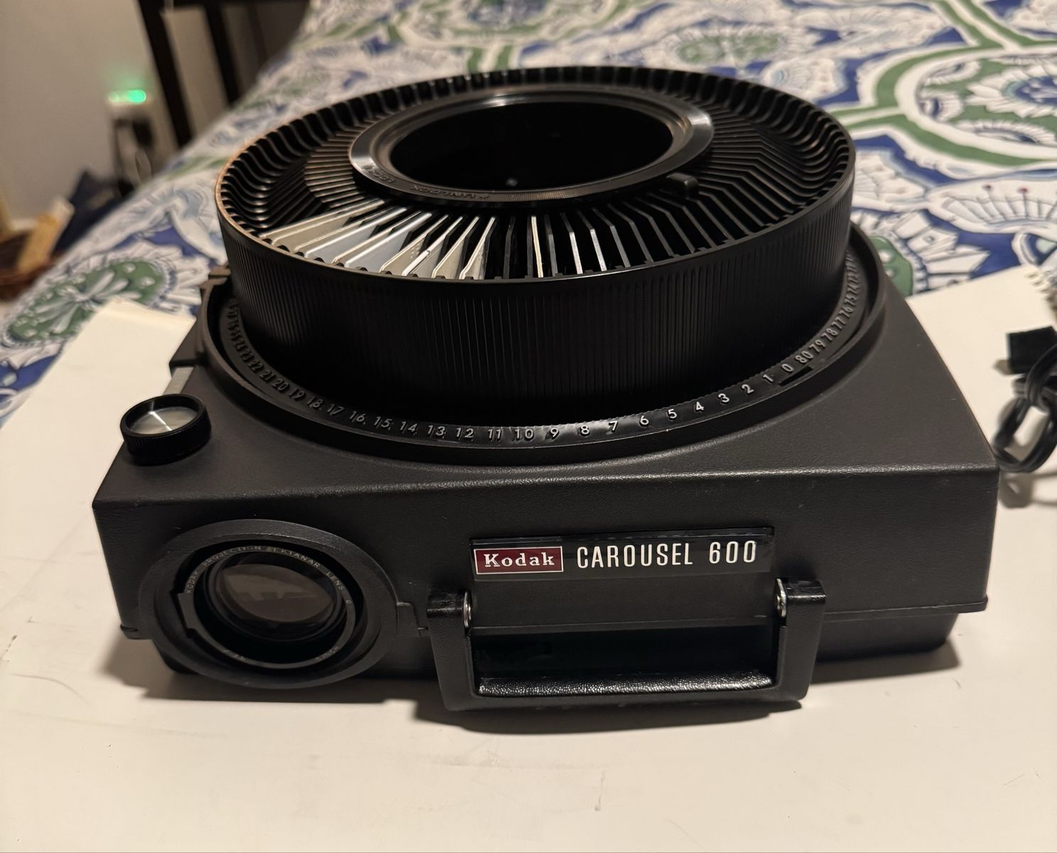 Kodak Carousel 600 Slide Projector With Tray