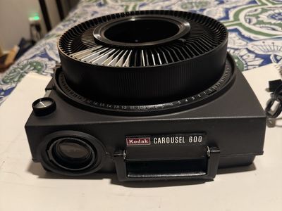 Kodak Carousel 600 Slide Projector With Tray
