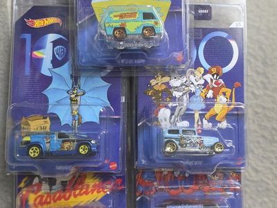 Hot Wheels Warner Bros. 100th Anniversary Set - Mystery Machine, Fangula, Midnight Otto & More