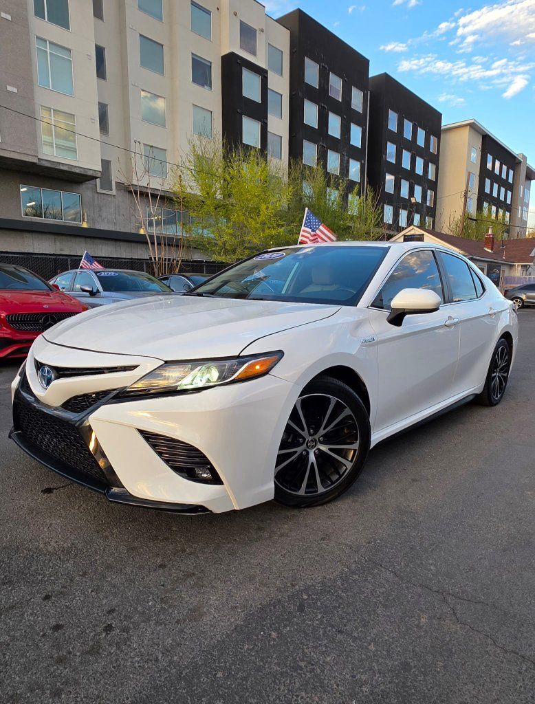 2020 Toyota Camry Hybrid SE