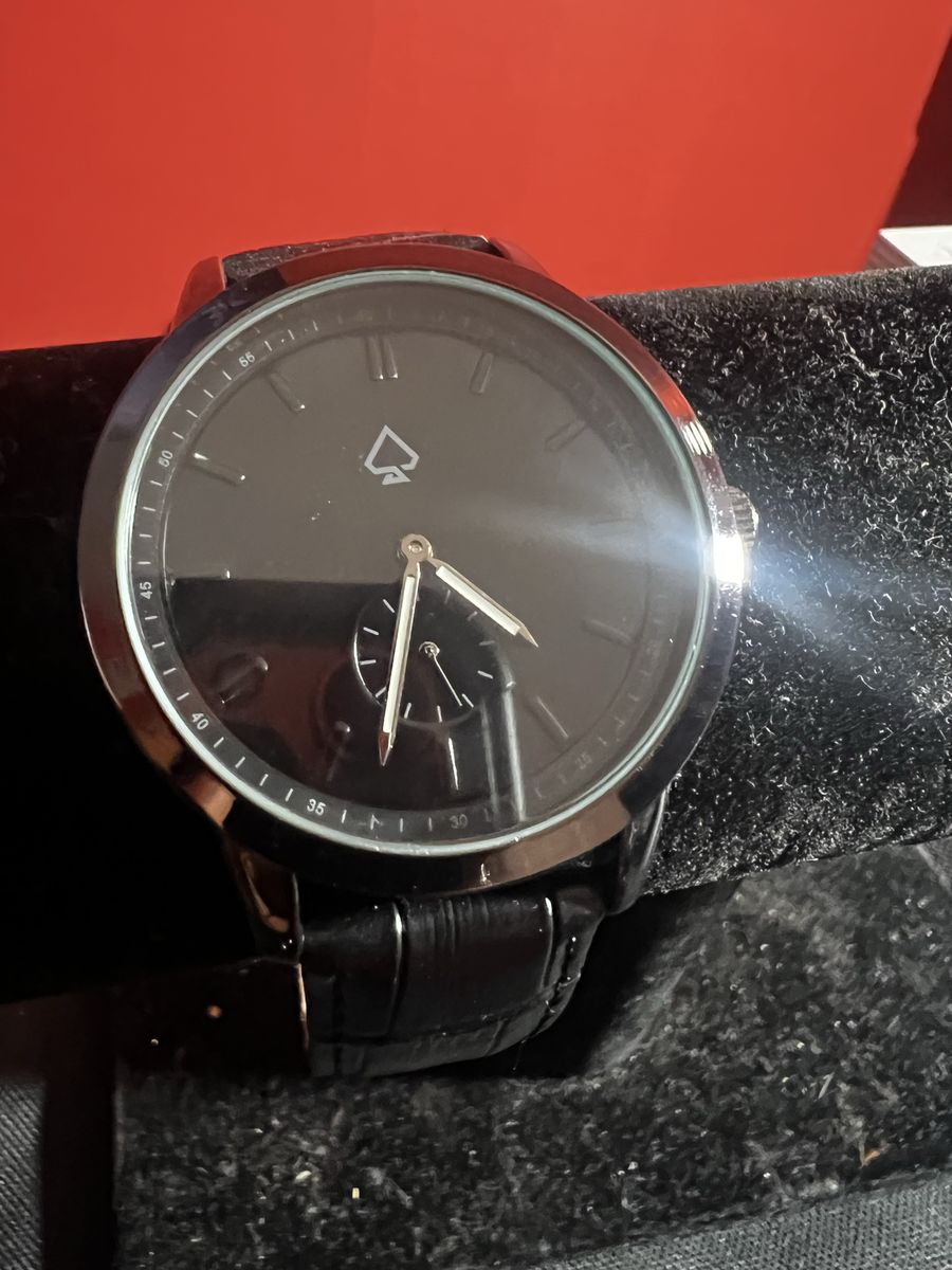 Black Minimalist Analog Watch with Black Leather Strap and Spade Logo