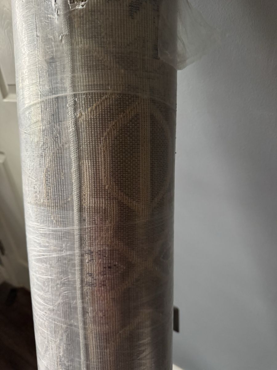 9x6ft carpet still in wrappers. Excellent quality