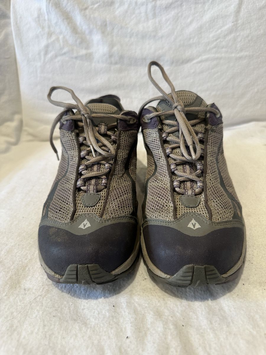 Vasque wmns11/mens 9.5 Beige Gore-Tex Hiking Shoes