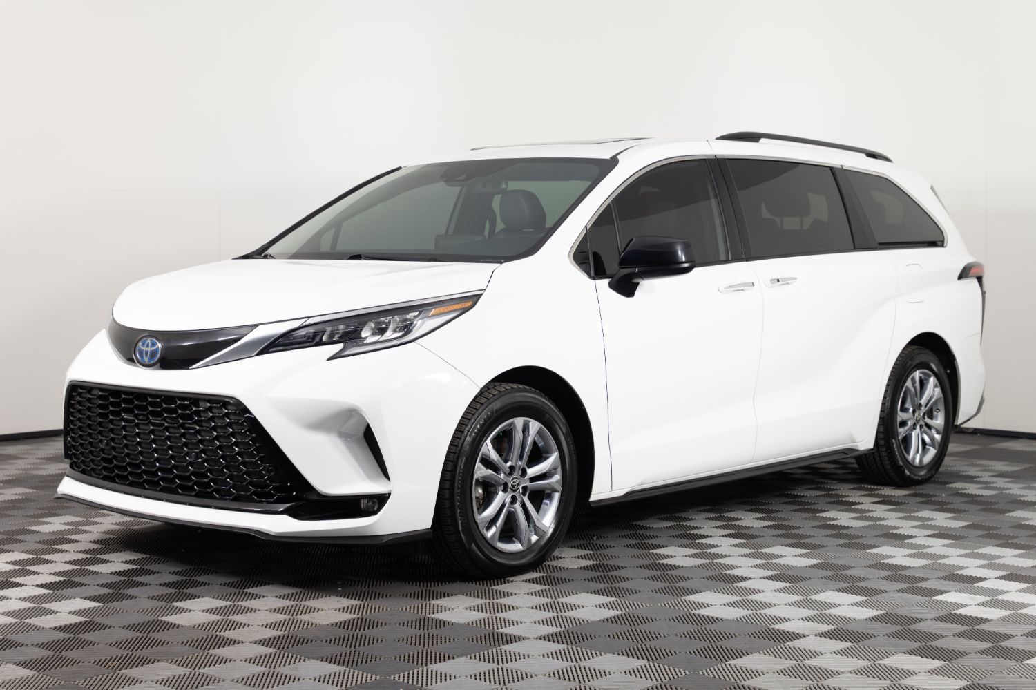 2022 Toyota Sienna XSE 7-Passenger