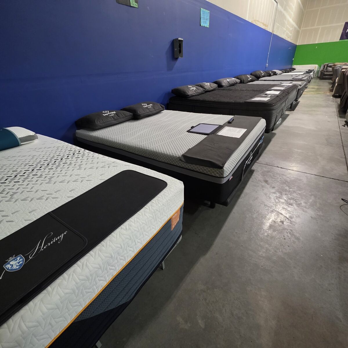 Mattress Warehouse Closeouts️