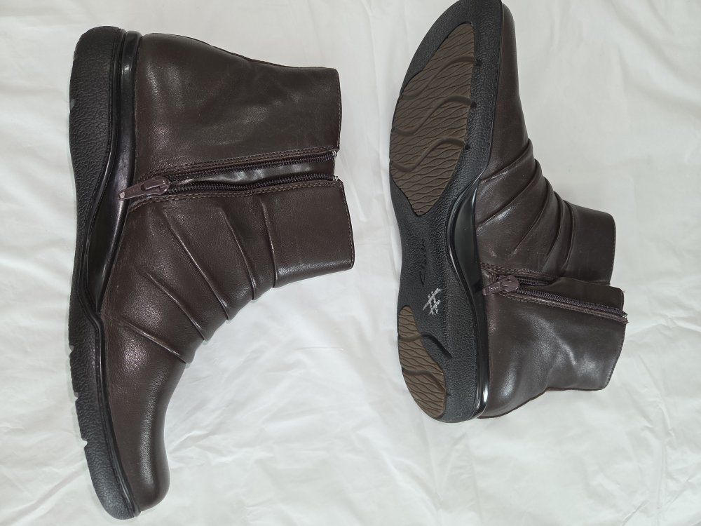 Clarks Brown Leather Ankle Boots Size 10M