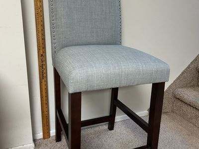 Upholstered counter/bar stool