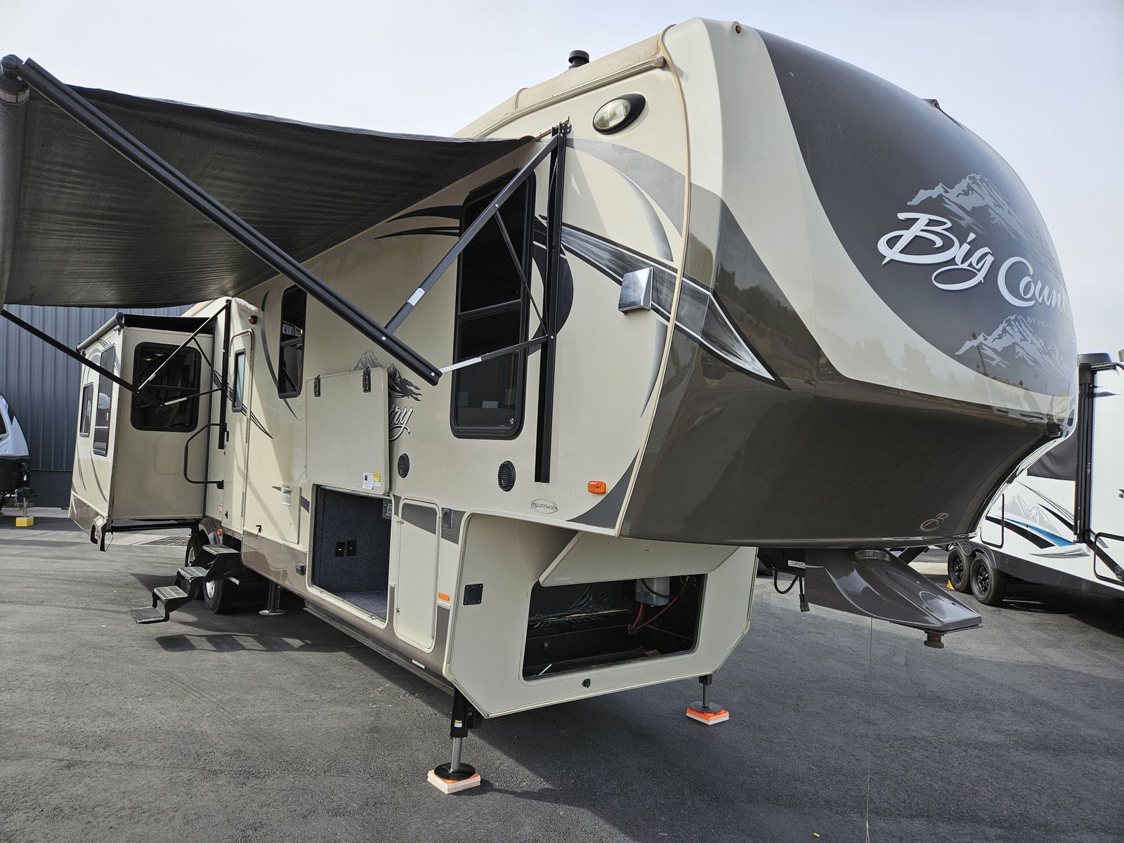 2013 Big Country 3596RE Luxury Fifth Wheel 4 Slides! Auto Level! Everything Works!