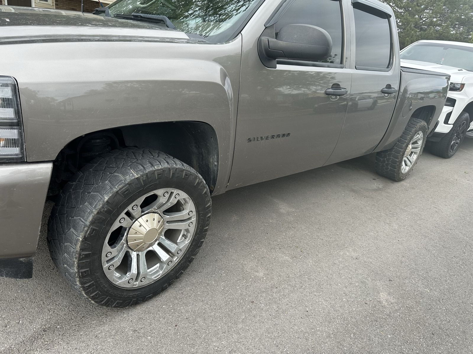 Selling my 20” HD wheels 20x10 6 lug Chevy & ford f150 I believe