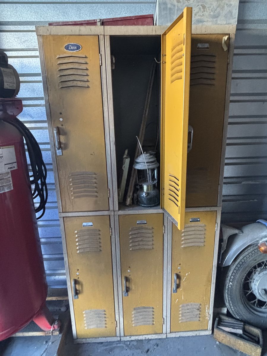 Storage lockers