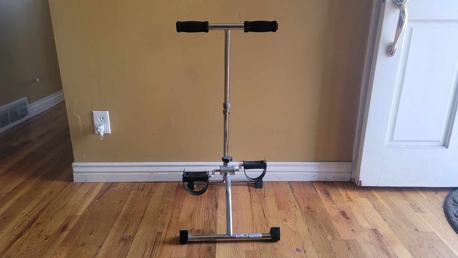 Adjustable Resistance Pedaling Sitting Machine